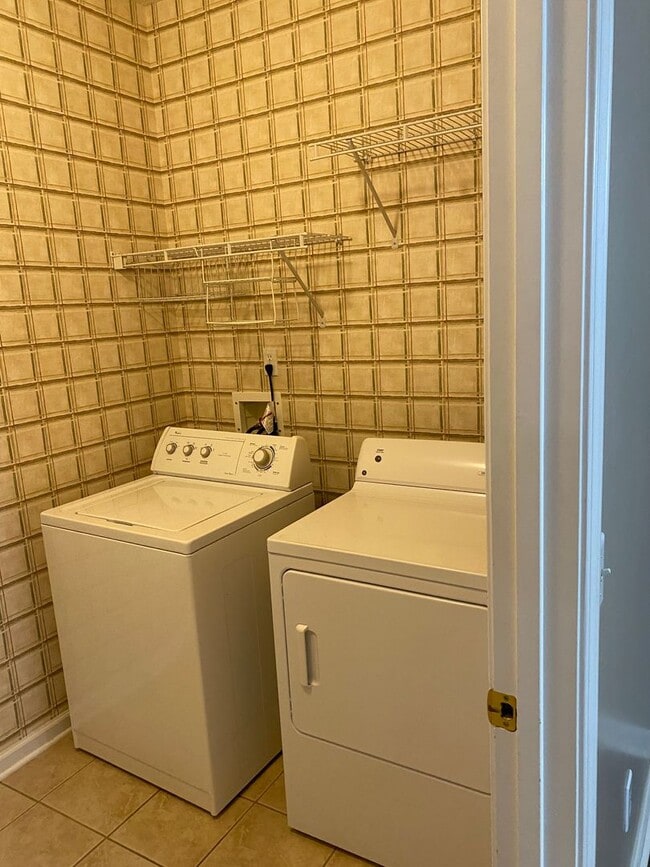 Photo - 115 Woodmere Dr Unit 1