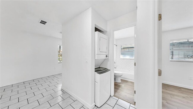 Photo - 1204 E Seneca Ave