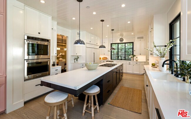 Photo - 720 Amalfi Dr Casa