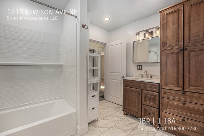 Photo - 1213 Lewison Ave NE