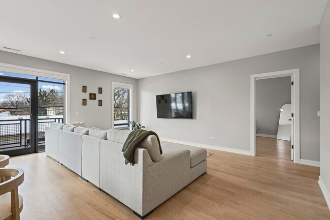 Photo - 6246 N Pulaski Rd