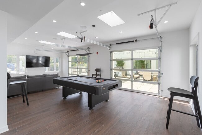 Photo - Graduate Pointe