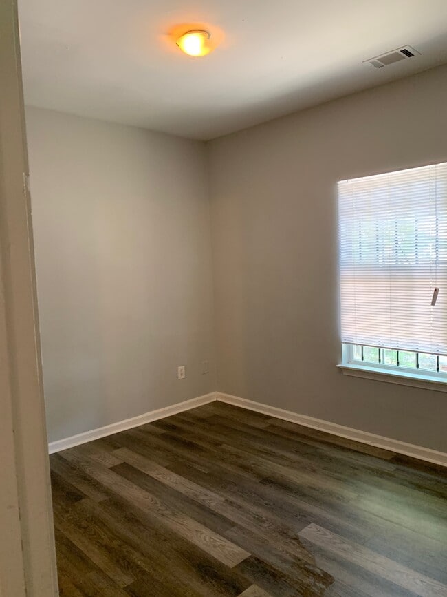 Photo - 181 Burbank Dr SW