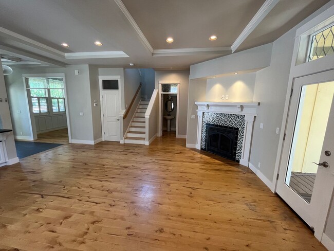 2473 NW Sacagawea Ln