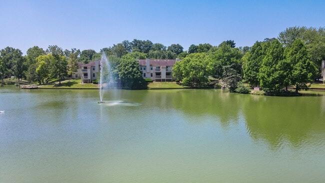Lago Vista Apartments