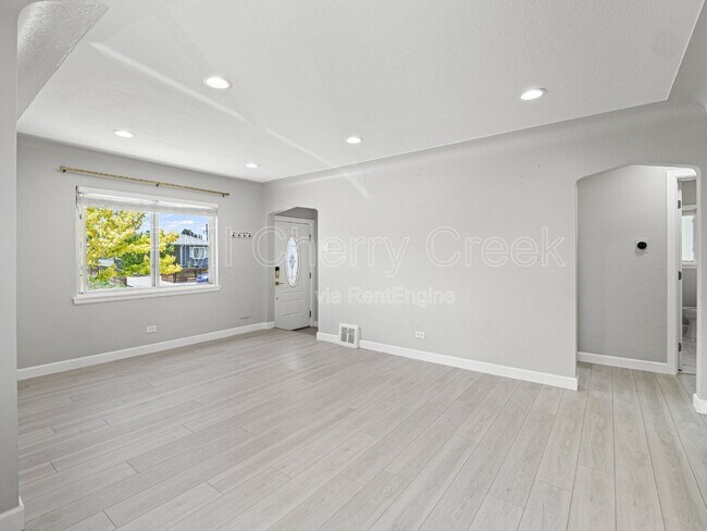 Photo - 550 Winona Ct