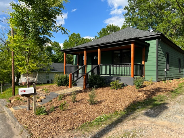 Photo - Room in House on Fargo St