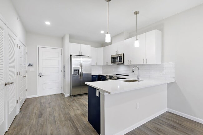 Photo - 313-315 Lake St