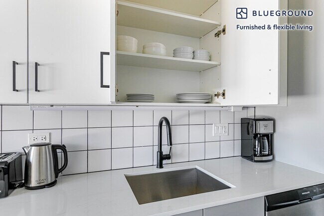 Photo - 61 W Erie St Unidad FL4-ID1408