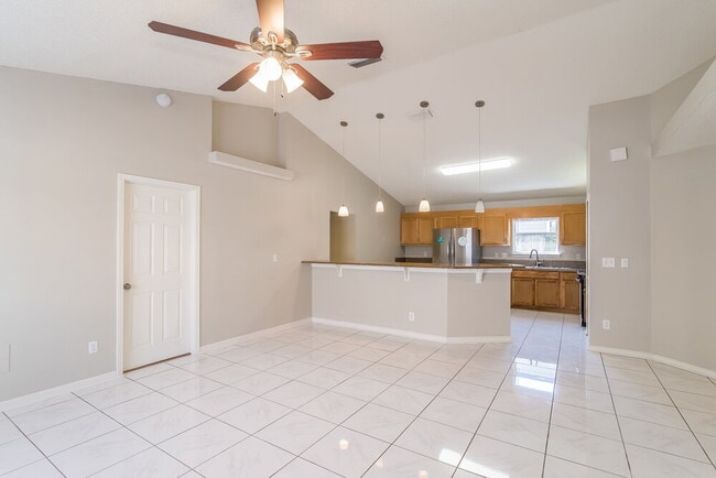 Photo - 2011 Cardiff Ln