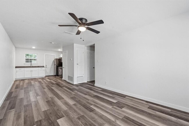1911 Hearthside Dr
