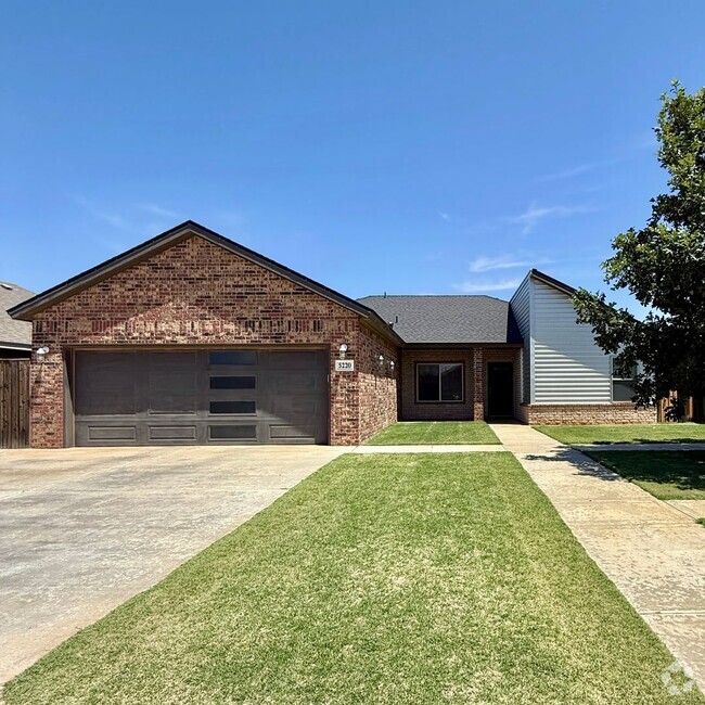 Building Photo - AVAILABLE 2 WEEKS FROM APPROVAL - Custom H... Rental