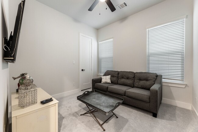 Photo - 5725 White Magnolia St.