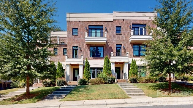 Building Photo - 617 W Worthington Ave
