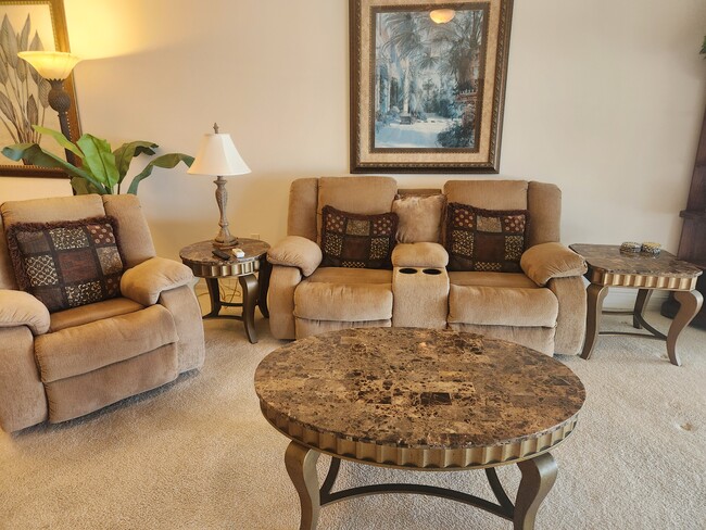 Living room - 425 Pierce Ave Unit 506