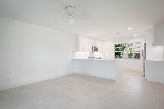 Photo - 705 New York St