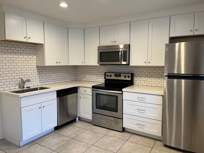 Photo - 382 Mansfield Ave S Unit 1