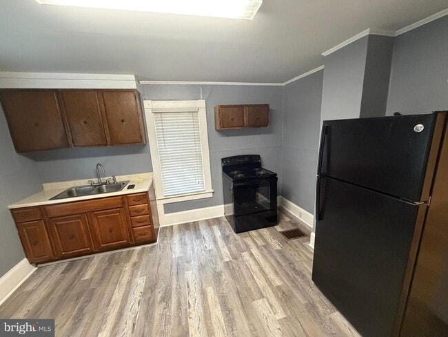 Photo - 731 Osborne Way