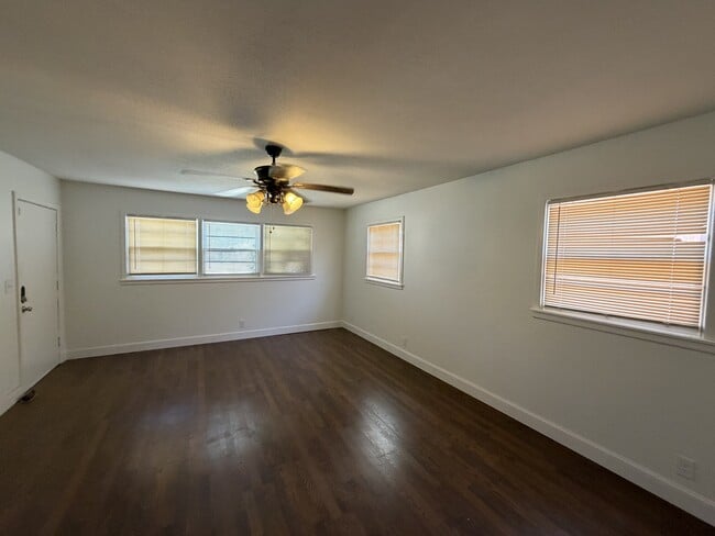 Photo - 3813 25th St