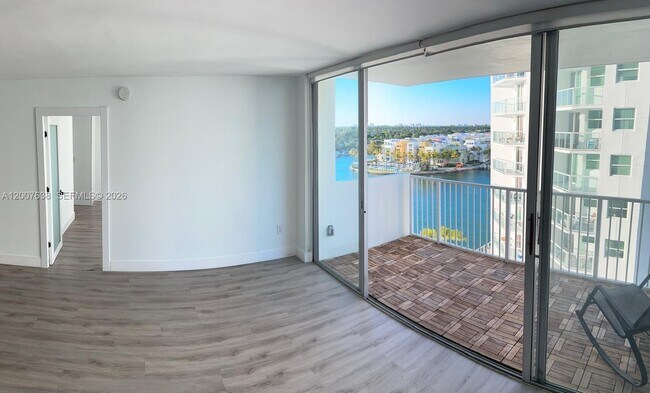 Photo - 5838 Collins Ave Unit 8E