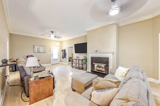 Photo - 173 Laverne Dr