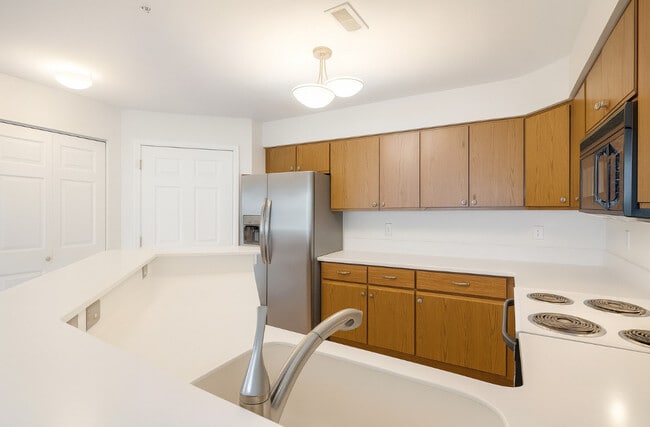 Photo - 1575 Oakfield Dr