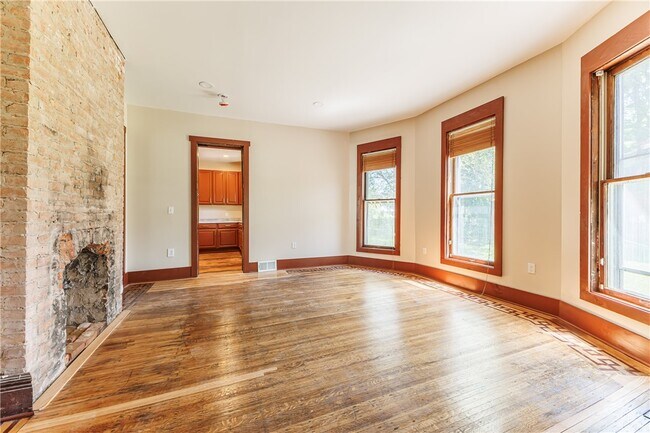 Photo - 268 Lyndhurst St