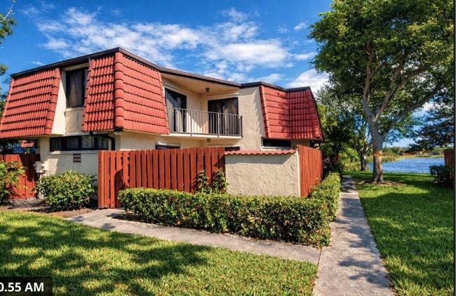 Building Photo - 3915 Victoria Dr