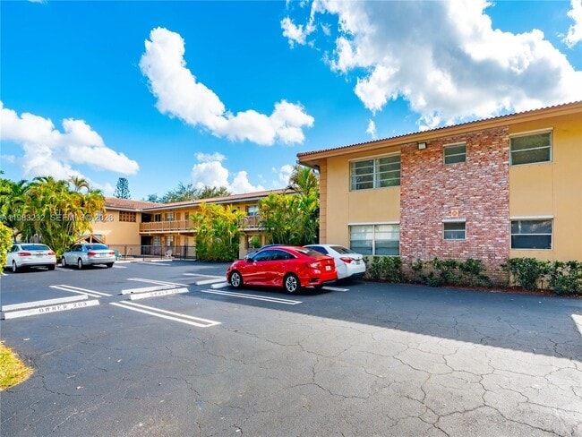 Building Photo - 8704 NW 35th St Unit 206