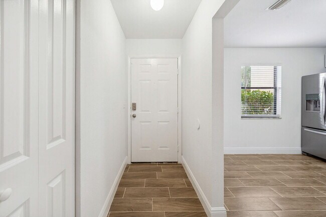 Photo - 1507 Lakeview Dr E