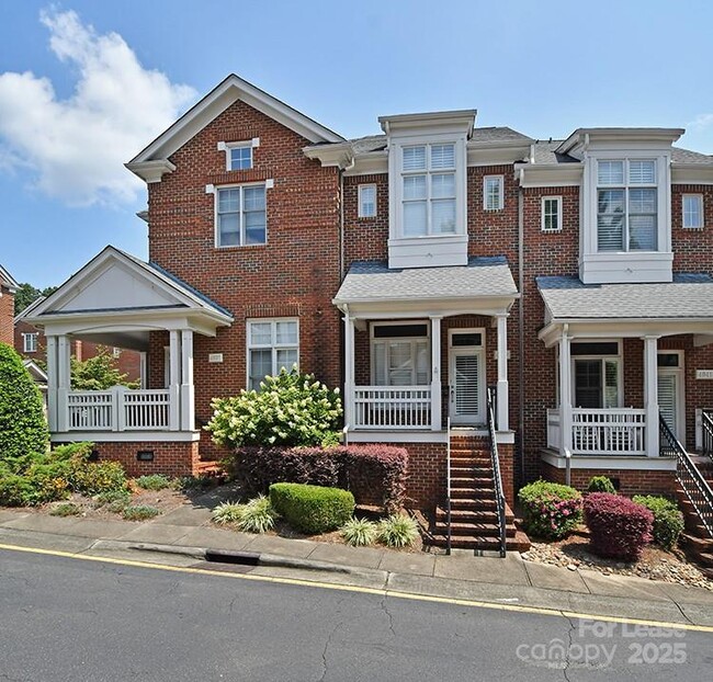 Building Photo - 4939 S Hill View Dr