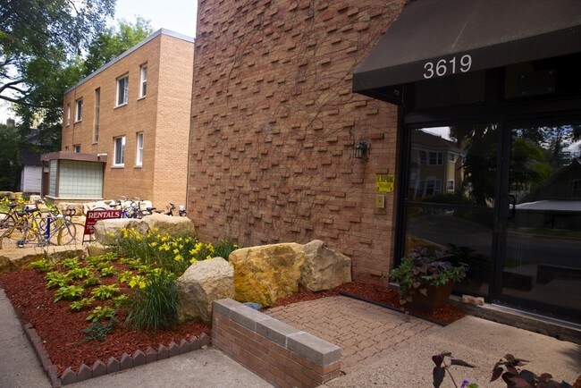 Photo - Colfax Villas