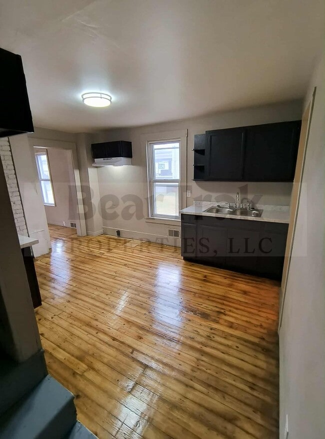 Photo - 2231 Charles St