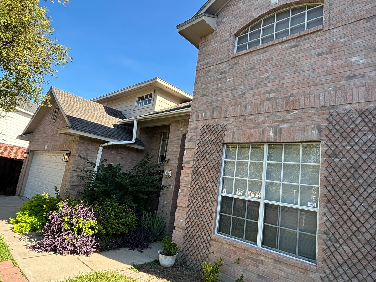 Photo - 3507 San Roman St House