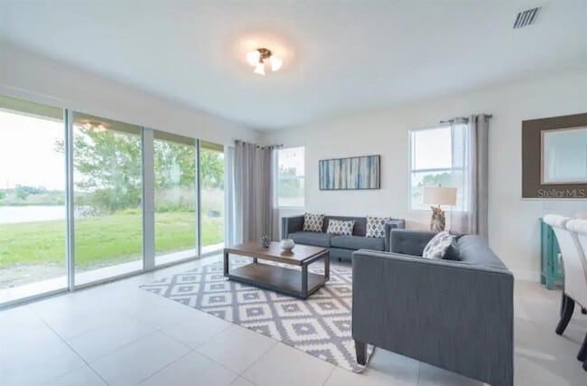 470 Lake Shore Pkwy