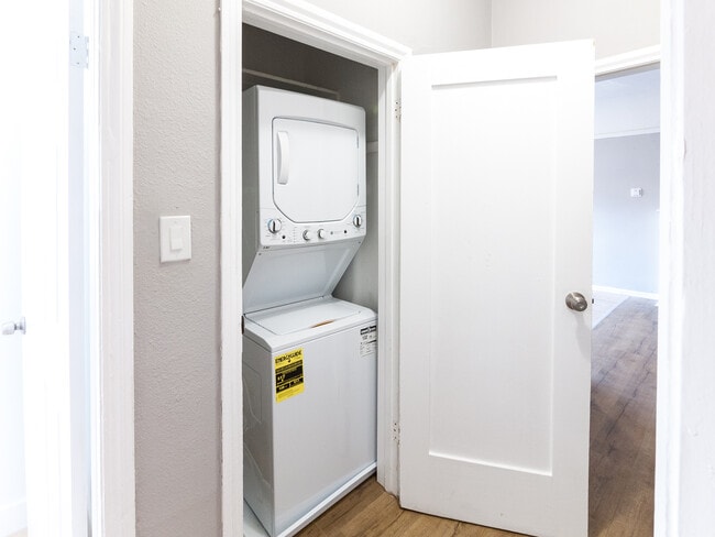 Photo - 209 N Berendo St Unidad 3/4