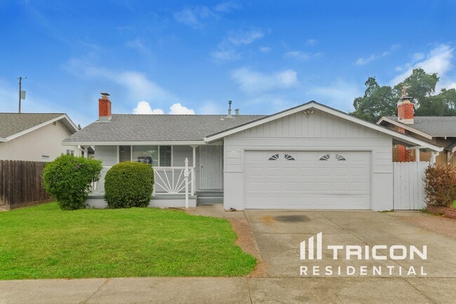 Building Photo - 372 Hopkins Dr