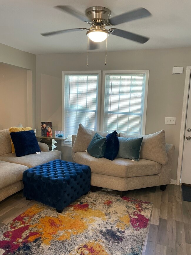 Photo - 755 Cascade Dr