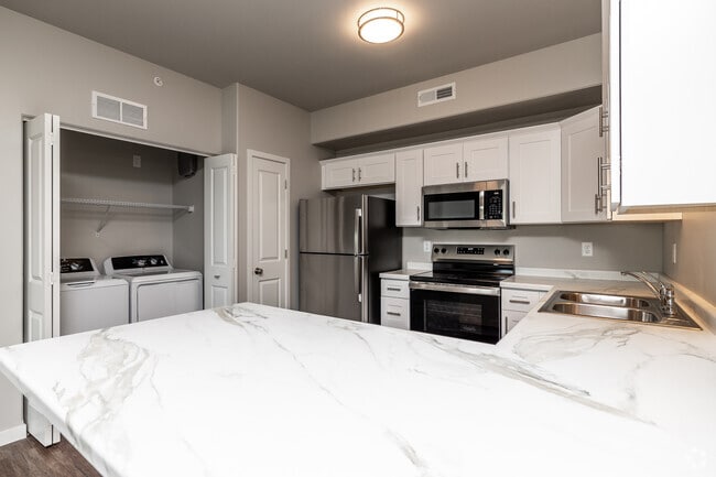 2BR, 2BA - 1,000 SF - Kitchen