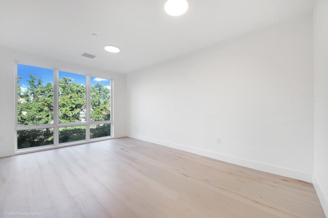 Building Photo - 348 Baldwin Ave Unit 306