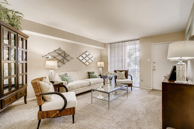 Ventanas panorámicas en todas partes - Towne Plaza