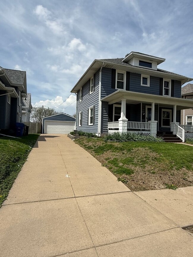 Photo - For Rent: Spacious 4-Bedroom Home in Moline, IL – $1,750/month