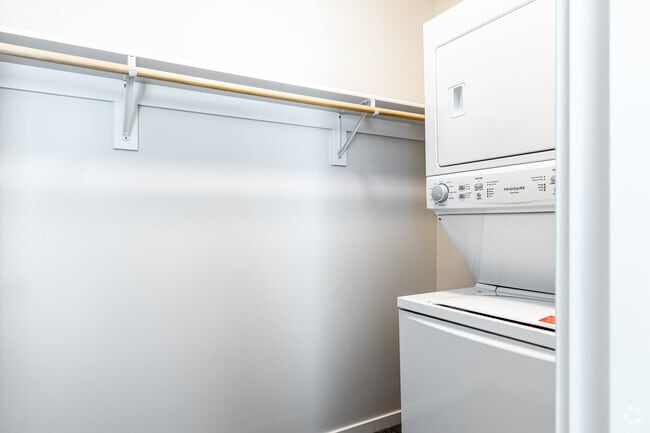 1BR, 1BA - 586SF