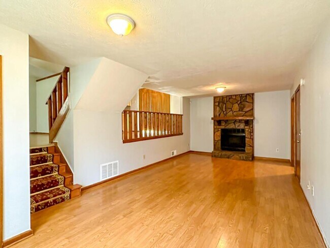 Photo - 5506 Singleton Rd