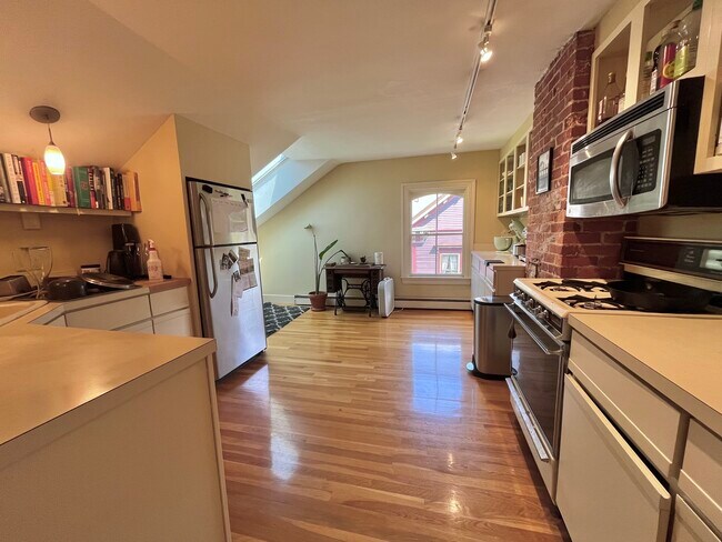 Photo - 35 Greenough Ave Unit Greenough Apt 3