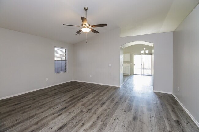 Photo - 5605 S 11th Pl