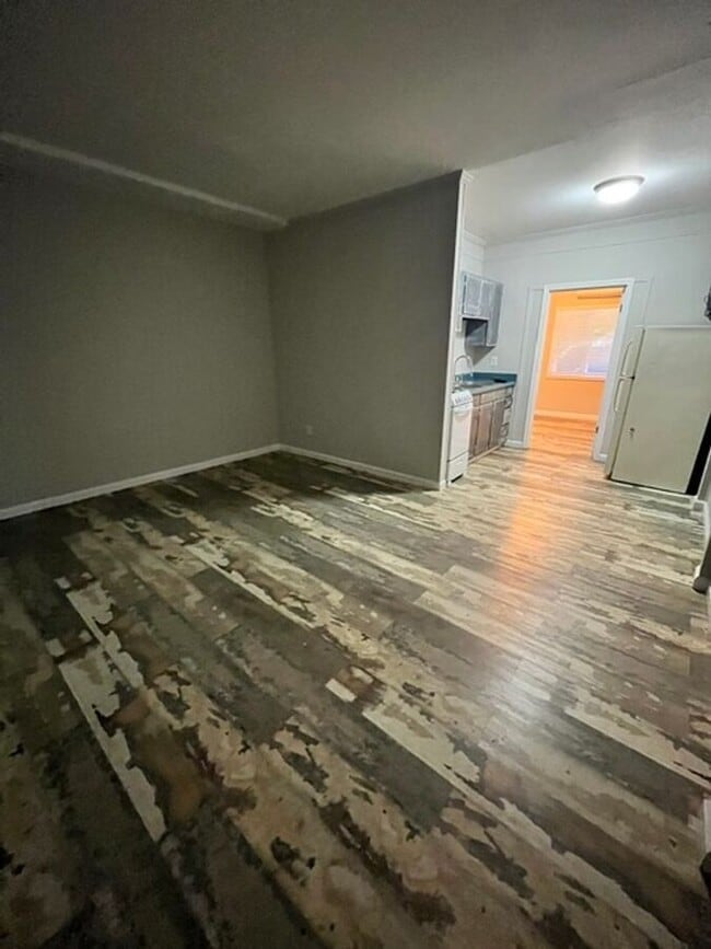 Photo - 208 Lakeshore Dr