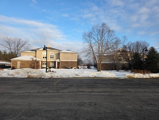 Building Photo - 104 Clubhouse Ln Unit 104