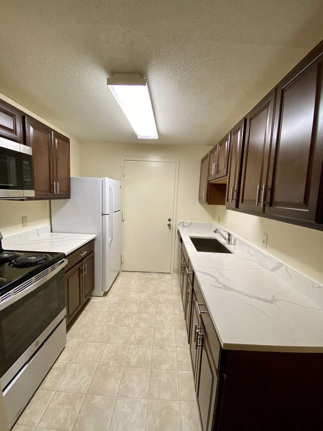 Kitchen - 3 Post Oak Ln Condo Unit 7