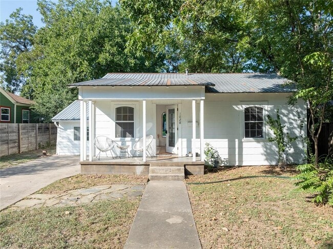 Photo - 1028 E 43rd St House